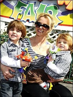 Chanteuse et maman de deux garons, son septime album s'appelle  Femme fatale  !