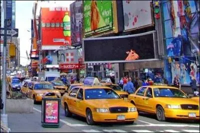 En me traversant, vous pouvez voir l' Empire State Building et la New York Public Library, qui suis-je ?