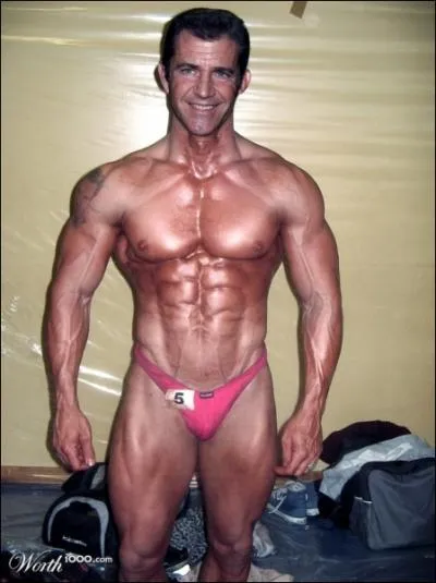 A survcu  l'apocalypse sous le nom de Mad Max.