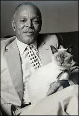 Ce talentueux afro-amricain est l'un des auteurs policiers les plus connus : trs apprci en France o il est publi ds 53, il est l'auteur de La reine des pommes, La fin d'un primitif, Plan B...