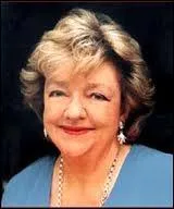 Cette irlandaise qui fut enseignante crit des romans et nouvelles voquant les problmes des femmes dans l'Irlande d'aujourd'hui : Le cercle des amies, Le lac aux sortilges, noces irlandaises...