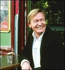 Ce romancier franais a obtenu les prix Mdicis et Goncourt. Il admire le caractre dynamique des auteurs anglo-saxons, qu'il intgre au travail sur l'criture : Je m'en vais, Nous trois, Cherokee...