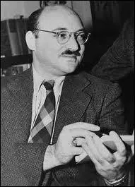 Sous ce pseudo se cachent 2 cousins de Brooklyn qui participent en 1928  un concours de romans policiers et eurent un grand succs avec Le mystre du chapeau de soie. Qui sont-ils ?