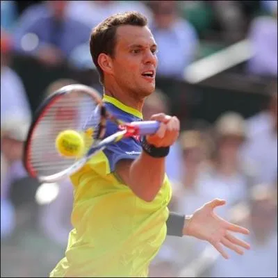 Combien de temps a dur le match-marathon de tennis de Paul-Henri Mathieu contre John Isner, hier  Roland-Garros ?