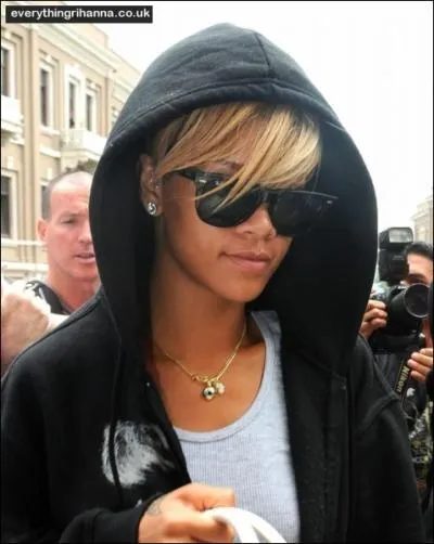 Non, ce n'est pas une des  Vamps , c'est tout simplement ...