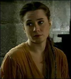 De quoi Angharad se qualifie-t-elle ? (Perceval ne comprends pas l'adjectif, ce qui lui fait utiliser sa botte secrte)