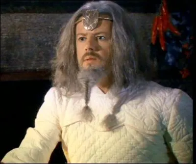 Quel sort effectue Merlin afin de prouver sa puissance  Arthur ?