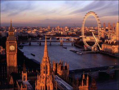 Quel est le nom du fleuve qui traverse Londres ?