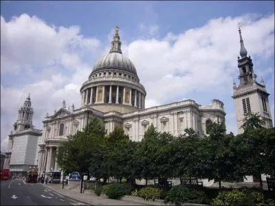 Quel est le nom de cette grande glise ?