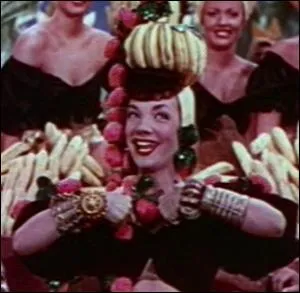 Chanteuse de samba puis star d'Hollywood qui a jou dans des films tels que  Banana Split  :