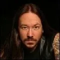 Quel est le nom du chanteur du groupe Hammerfall ?