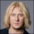 Quel est le nom du chanteur du groupe Def Leppard ?