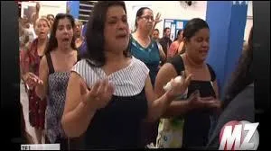 Aprs les catholiques, quel est le 2e groupe religieux qui regroupe autour de 15% de la population ?