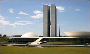 En quelle anne la ville de Brasilia est-elle devenue la capitale du Brsil ?