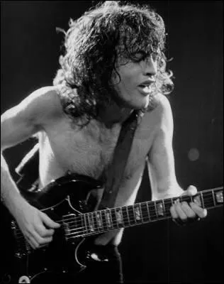Frre de Malcolm et guitariste de ACDC
