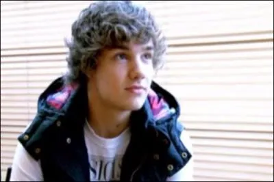 Liam aime les filles avec :