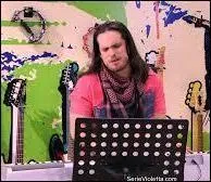 Qui est le rival amoureux de la star de rock Rafa Palmer ?