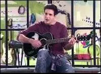 Quel est le vrai prénom d'Alex (dans la série) , le nouvel élève amoureux de Violetta dans la saison 3 ?