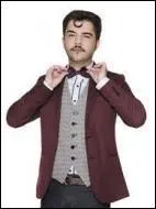 Ce nouveau professeur de chant se fait détester par les élèves. Quel est son nom ?