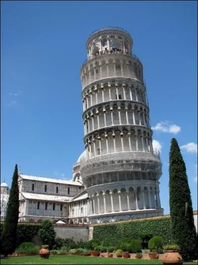Quelle est la cause de l'inclinaison de la tour de Pise ?
