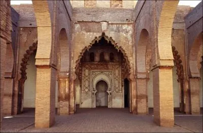 O se trouve cette mosque marocaine, considre comme l'archtype architecturale qui va donner naissance, entre autres,  la Giralda de Sville ?