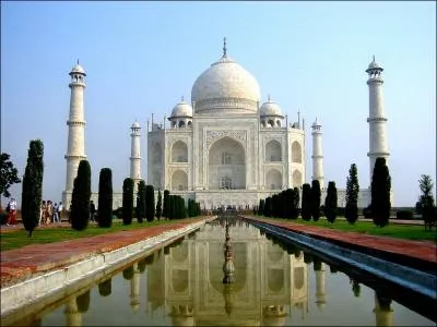 En quelle anne le Taj Mahal a t lu une des sept nouvelles merveilles du monde ?