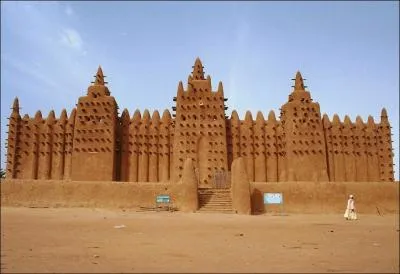 Dans quel pays se trouve la grande mosque de Djenn, considre comme la construction en terre crue la plus grande du monde ?