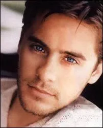 Qui est le chanteur ?