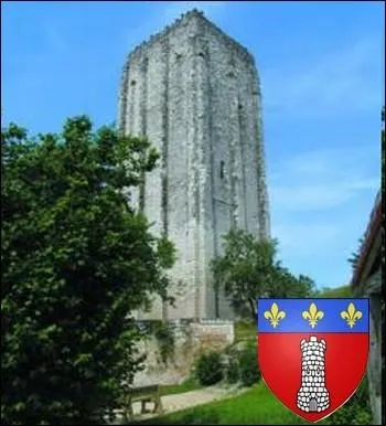 Cette tour carre, ancien donjon d'un chteau du XIe sicle est emblmatique  cette ville de la Vienne, ville  la croise de l'Anjou de la Touraine et du Poitou :