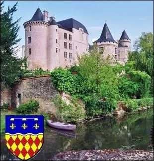 Ce chteau de l'Angoumois, construit au XVe sicle occupe un emplacement stratgique sur la valle de la Charente :