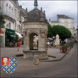 Au cur de cette ville charentaise trne sur la petite place du mme nom, cette fontaine du Pilori de style Renaissance transfre d'un chteau voisin au XIX me sicle :