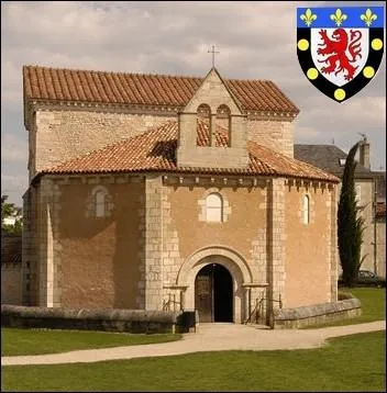 Cette cit poitevine possde un important patrimoine religieux, mais ce baptistre Saint-Jean construit aux environs de l'an 360, est sans doute le monument chrtien le plus ancien de France :