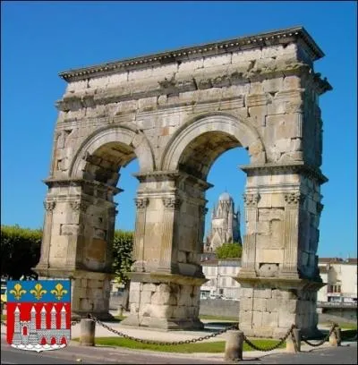 Cette ville de Charente-Maritime se pare d'imposants monuments romains rigs sous le rgne des Julio-Claudiens, comme cet  Arc de Germanicus   datant de l'an 19 aprs J. C. :