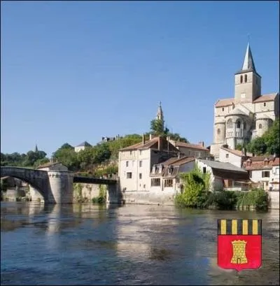 Aux bords des rives de la Gartempe, cette ville d'art et d'histoire possde plusieurs difices religieux classs, dont cette chapelle Saint-Laurent du XII me sicle :