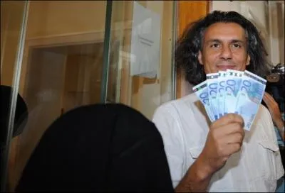 Quel homme d'affaires franais hurluberlu s'est engag  payer les amendes qui seraient infliges aux femmes portant le niqab ?