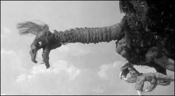 Un objet volant non identifi dont aucun radar n'a pu dtecter la prsence, Des avions qui commencent  disparatre mystrieusement et une grosse bte invulnrable  l'arsenal humain. Dans...