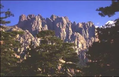 En Haute-Corse il culmine  2706m et a t gravi pour la premire fois en 1882. C'est le...