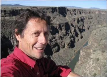 Quelle mission de voyage, prsente par Antoine de Maximy, nous emmne dans divers pays avec ses trois camras ?