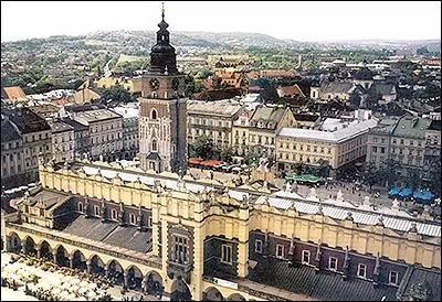 Patrimoine mondial : rige sur la Vistule au Xe sicle, cette ville, capitale de la Pologne jusqu'en 1596, a subi les invasions mongoles. De quelle ville s'agit-il ?