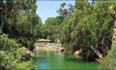 Thologie : Dans quelles eaux Jean-Baptiste pratiquait-il le baptme ?