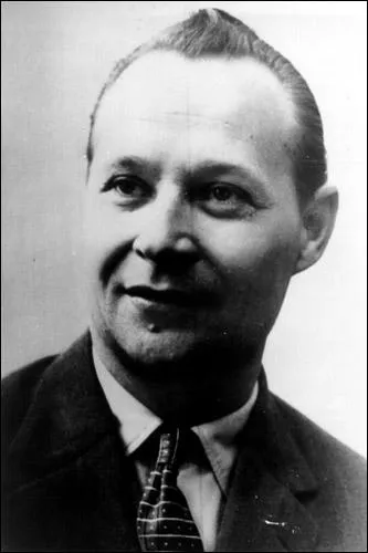 Personnalits du XXe sicle : Quel dirigeant communiste modr arrive au pouvoir en 1968 en Tchcoslovaquie et tente rellement d'instaurer des rformes ?