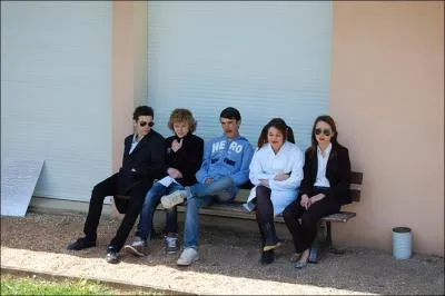 Le gnrique de fin de  Un mort et ½  montre des photos d'un vnement que l'on n'a pas vu dans le film. Ce gnrique s'inspire celui de :