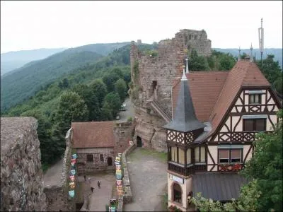 Village du Bas-Rhin qui fut le dpart de la voie romaine s'lanant vers Bitche et dbut de la route des crtes des Vosges. Le muse de l'Artisanat et du Folklore se situe prs la chapelle Saint-Louis