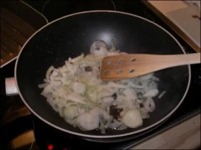Quel terme est employ en gastronomie pour signifier  faire colorer une viande ou des lgumes  ?