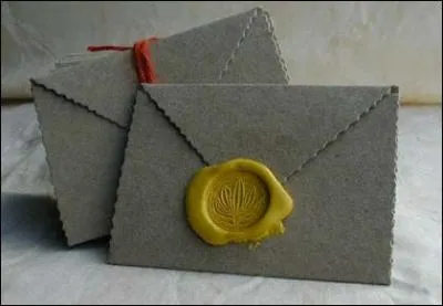 Napolon Bonaparte avait comme animal emblme l'aigle, mais aussi cet autre animal qui symbolise le travail; c'est...