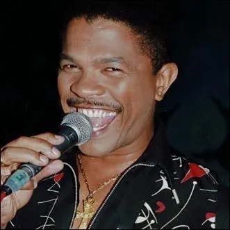 Continue les paroles de Franky Vincent :  Alice a glisse, au pays des...  