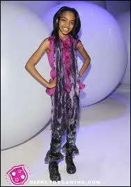 Dans quelle srie joue-t-elle ?