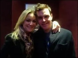 Comment se nomme cet homme qui est  ct de moi ?