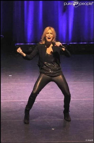 Quelle star imite-t-elle ?