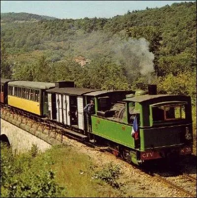 Ce petit train touristique appel aussi  Le Mastrou , est actuellement arrt, il reliait Tournon  Lamastre en Ardche ... .